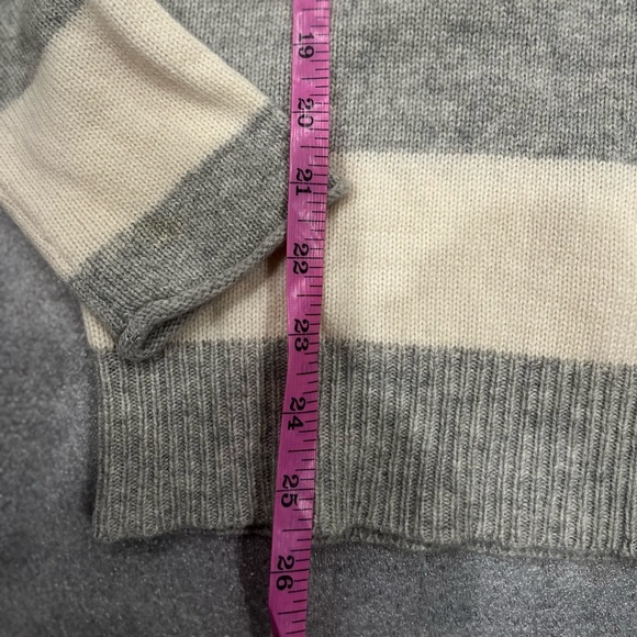 [M]Abercrombie&Fitch WMN Striped Gray and Cream Wool Cashmere Sweater Deep V - Picture 5 of 7